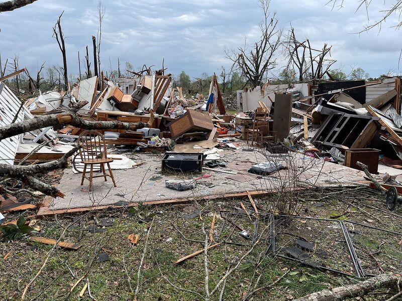 File:EF3 damage in Minnesota Lake.jpg